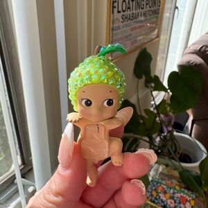 Sonny Angel pear hipper